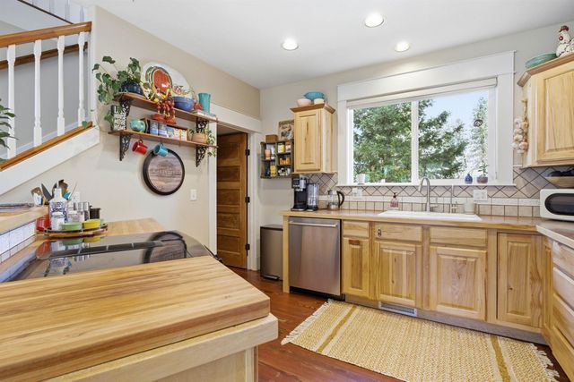 820 N Vernon Ave, Deer Park, WA 99006