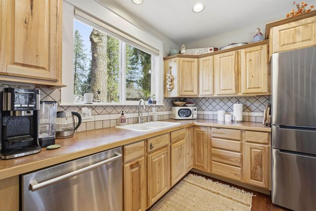 820 N Vernon Ave, Deer Park, WA 99006