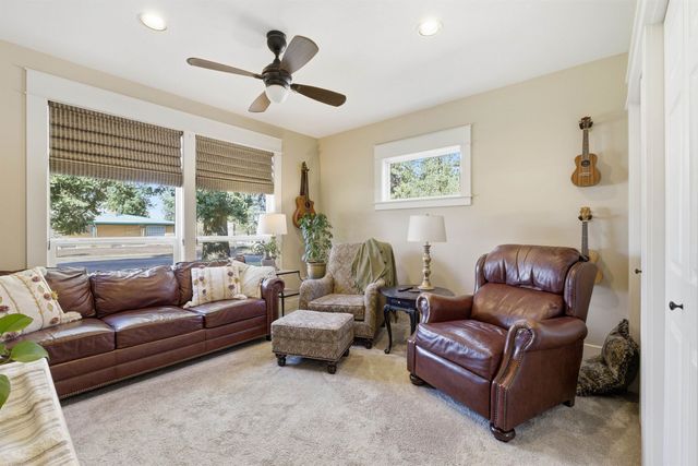 820 N Vernon Ave, Deer Park, WA 99006