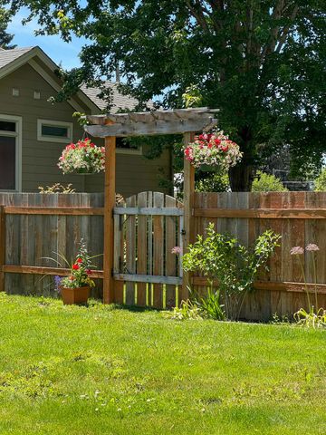 820 N Vernon Ave, Deer Park, WA 99006