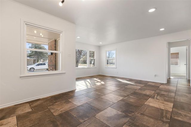 9507 Stratford Drive, The Village, OK 73120