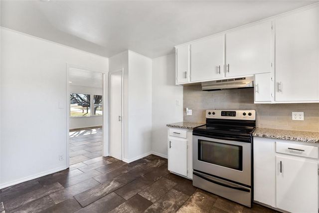 9507 Stratford Drive, The Village, OK 73120