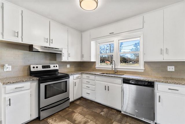 9507 Stratford Drive, The Village, OK 73120