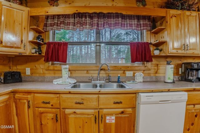 4170 Chamberlain Lane, Sevierville, TN 37862