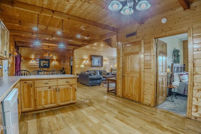 4170 Chamberlain Lane, Sevierville, TN 37862