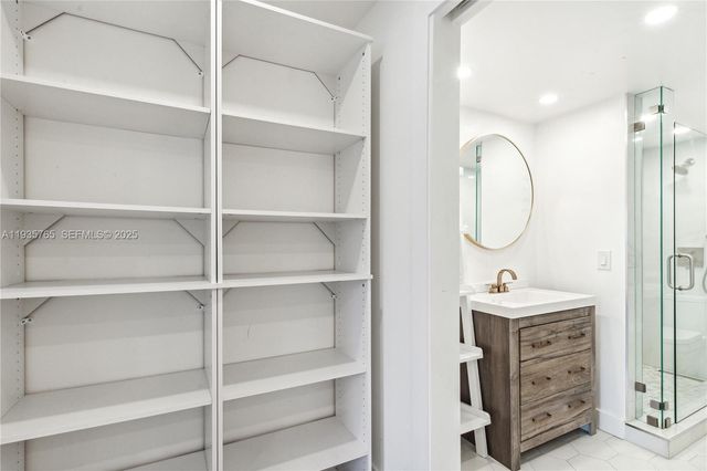 1674 Bay Rd 406, Miami Beach, FL 33139