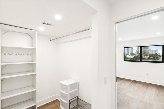 1674 Bay Rd 406, Miami Beach, FL 33139