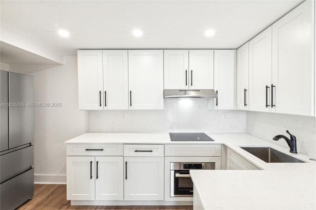 1674 Bay Rd 406, Miami Beach, FL 33139