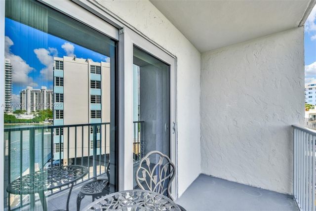 1674 Bay Rd 406, Miami Beach, FL 33139