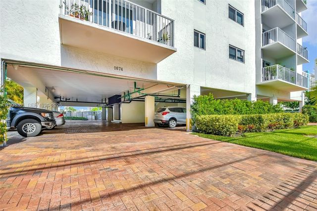1674 Bay Rd 406, Miami Beach, FL 33139