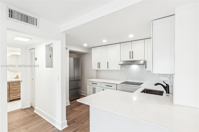 1674 Bay Rd 406, Miami Beach, FL 33139