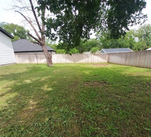2604 Flora Lane, Denison, TX 75020