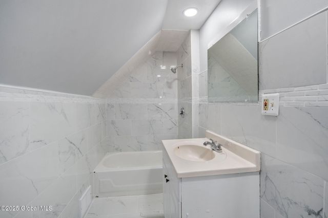 434 Cedar Street, Schenectady, NY 12306