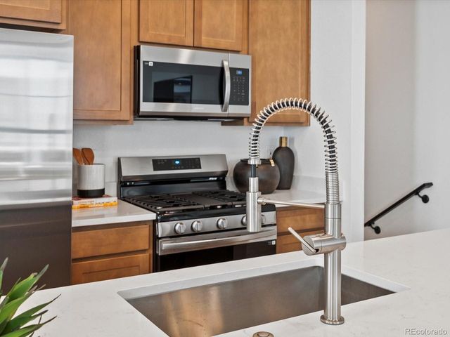 2060 S Holly St 4, Denver, CO 80222