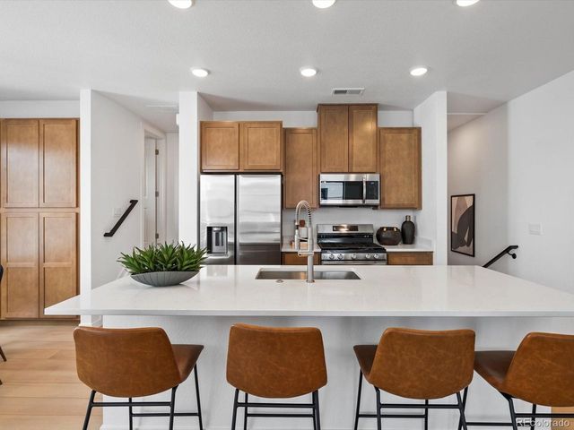 2060 S Holly St 4, Denver, CO 80222