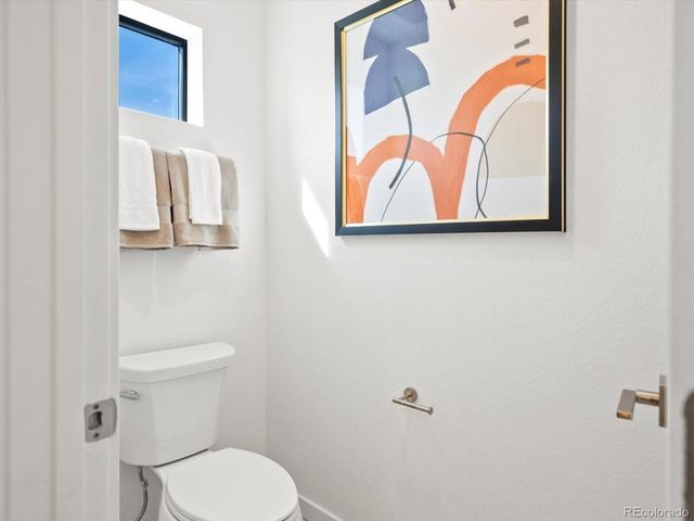 2060 S Holly St 4, Denver, CO 80222