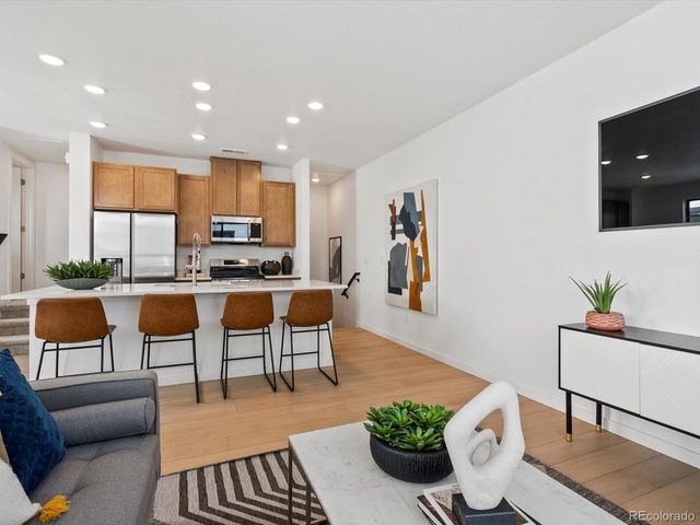 2060 S Holly St 4, Denver, CO 80222