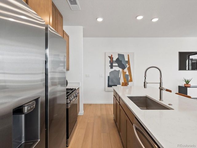 2060 S Holly St 4, Denver, CO 80222