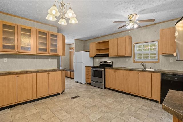 211 Old Stagecoach Ln, Erin, TN 37061