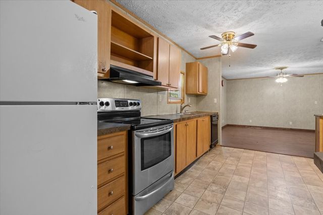 211 Old Stagecoach Ln, Erin, TN 37061