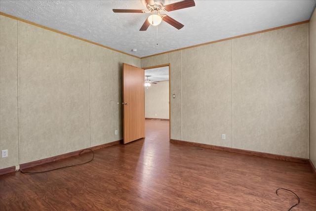 211 Old Stagecoach Ln, Erin, TN 37061