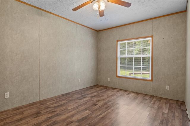 211 Old Stagecoach Ln, Erin, TN 37061