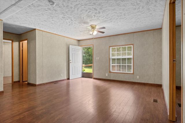 211 Old Stagecoach Ln, Erin, TN 37061