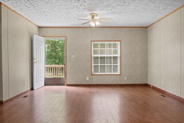 211 Old Stagecoach Ln, Erin, TN 37061