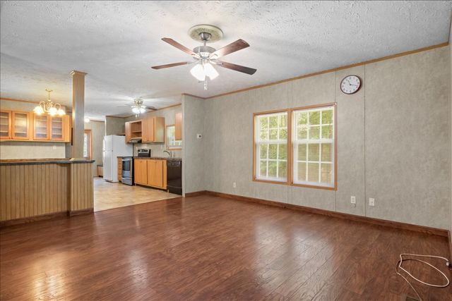 211 Old Stagecoach Ln, Erin, TN 37061