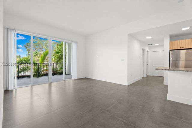 2010 SW 25th Ter 203, Miami, FL 33133