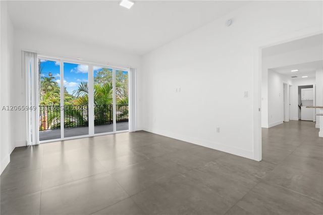 2010 SW 25th Ter 203, Miami, FL 33133
