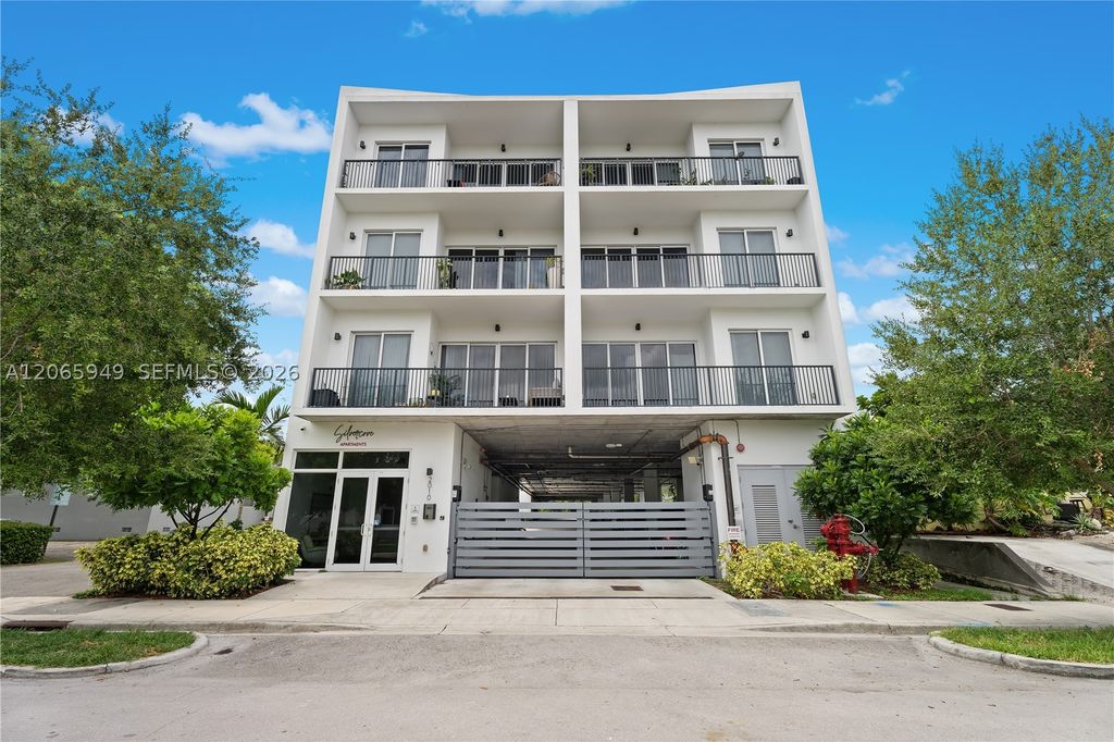 2010 SW 25th Ter 203, Miami, FL 33133