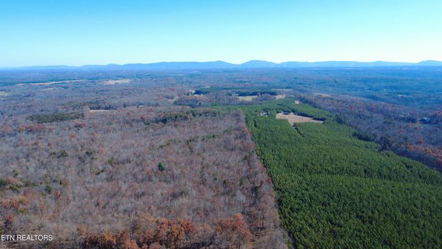 8 Tresa St, Crossville, TN 38572