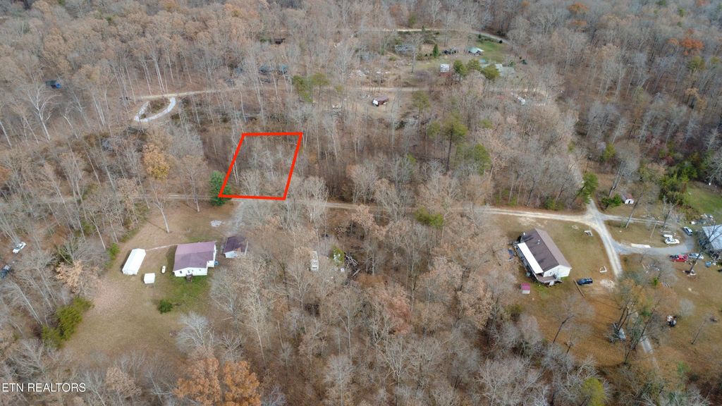 8 Tresa St, Crossville, TN 38572