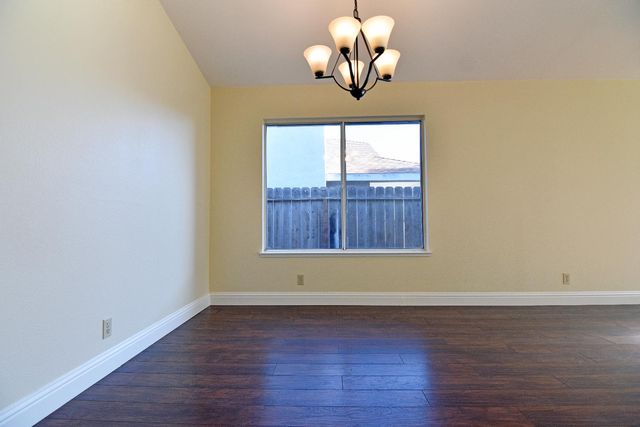 1827 Shadow Park Dr, Turlock, CA 95380