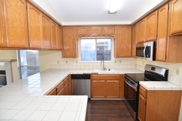 1827 Shadow Park Dr, Turlock, CA 95380