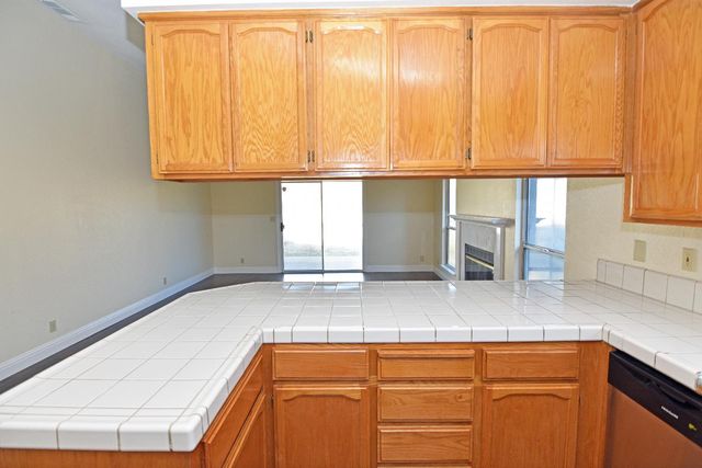 1827 Shadow Park Dr, Turlock, CA 95380