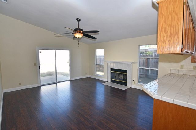 1827 Shadow Park Dr, Turlock, CA 95380