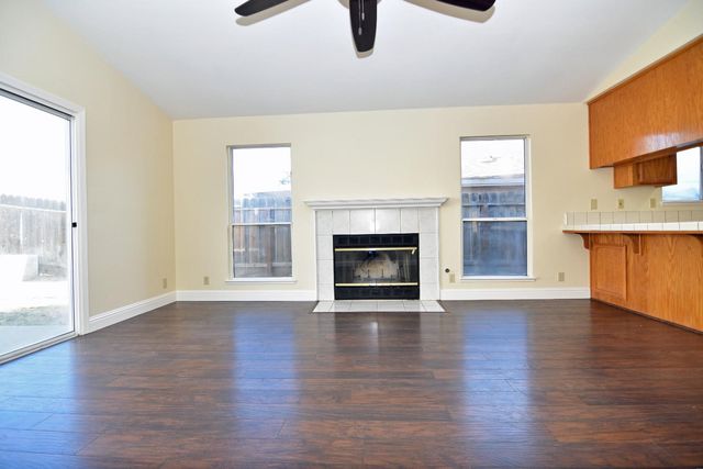 1827 Shadow Park Dr, Turlock, CA 95380