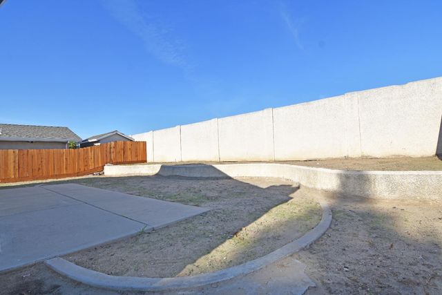 1827 Shadow Park Dr, Turlock, CA 95380