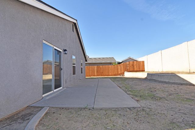 1827 Shadow Park Dr, Turlock, CA 95380