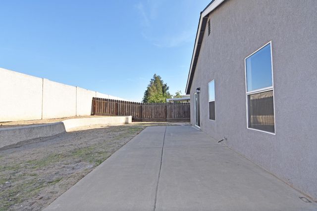 1827 Shadow Park Dr, Turlock, CA 95380