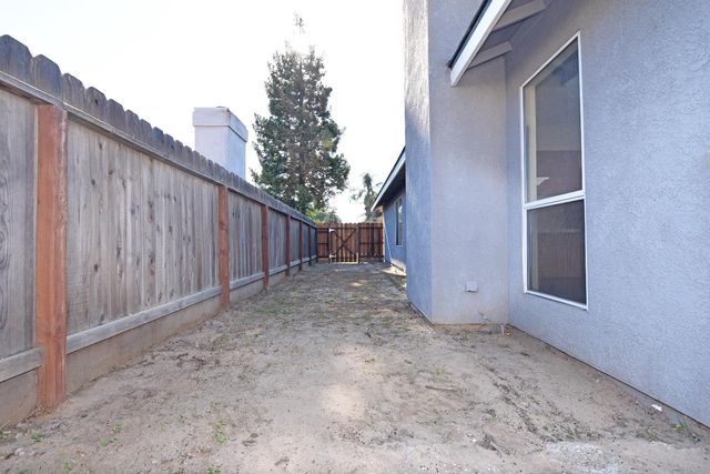 1827 Shadow Park Dr, Turlock, CA 95380