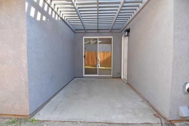 1827 Shadow Park Dr, Turlock, CA 95380