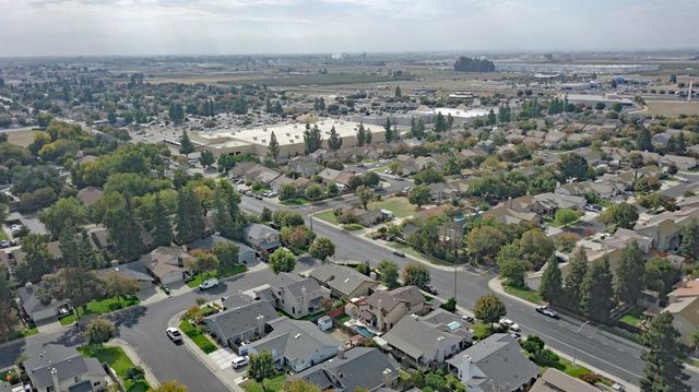 1827 Shadow Park Dr, Turlock, CA 95380