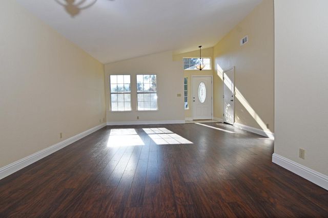 1827 Shadow Park Dr, Turlock, CA 95380