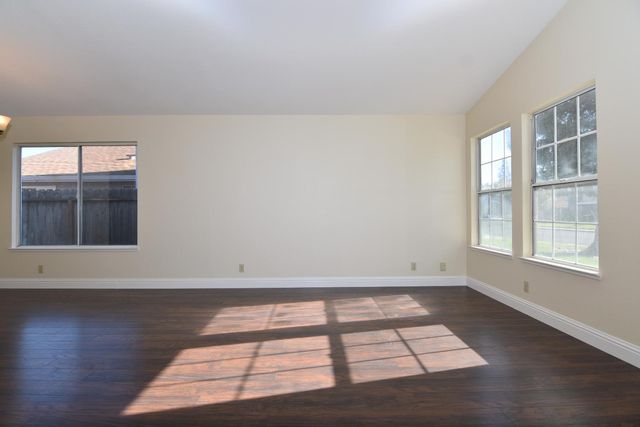 1827 Shadow Park Dr, Turlock, CA 95380