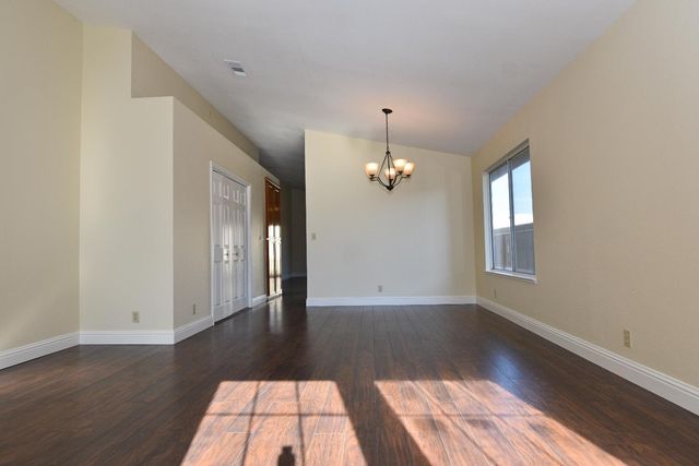 1827 Shadow Park Dr, Turlock, CA 95380