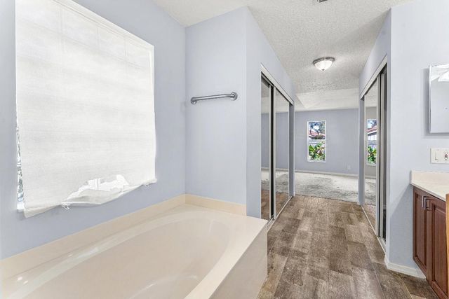 2100 Bonisle Circle, Riviera Beach, FL 33418