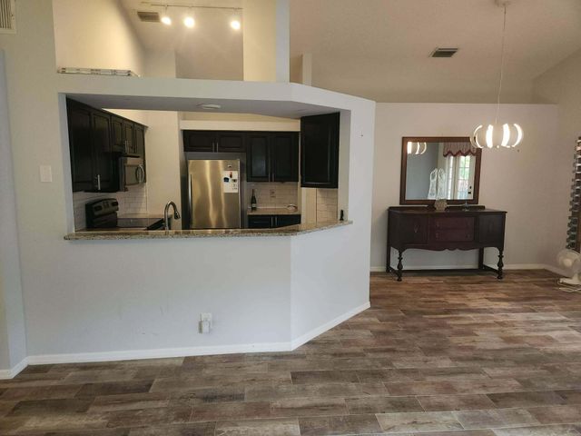 2100 Bonisle Circle, Riviera Beach, FL 33418